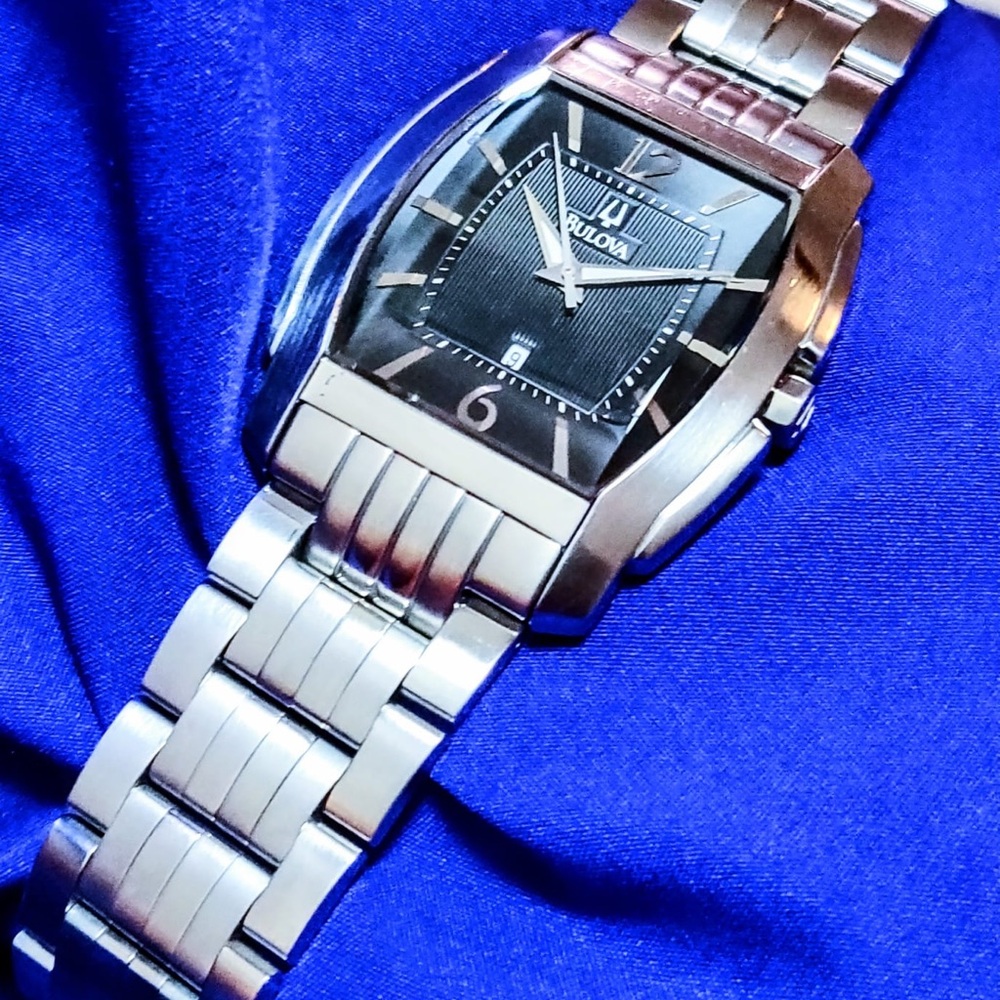 Bulova 96B112 Tonneau Tank Luxury Mens Watch 38mm